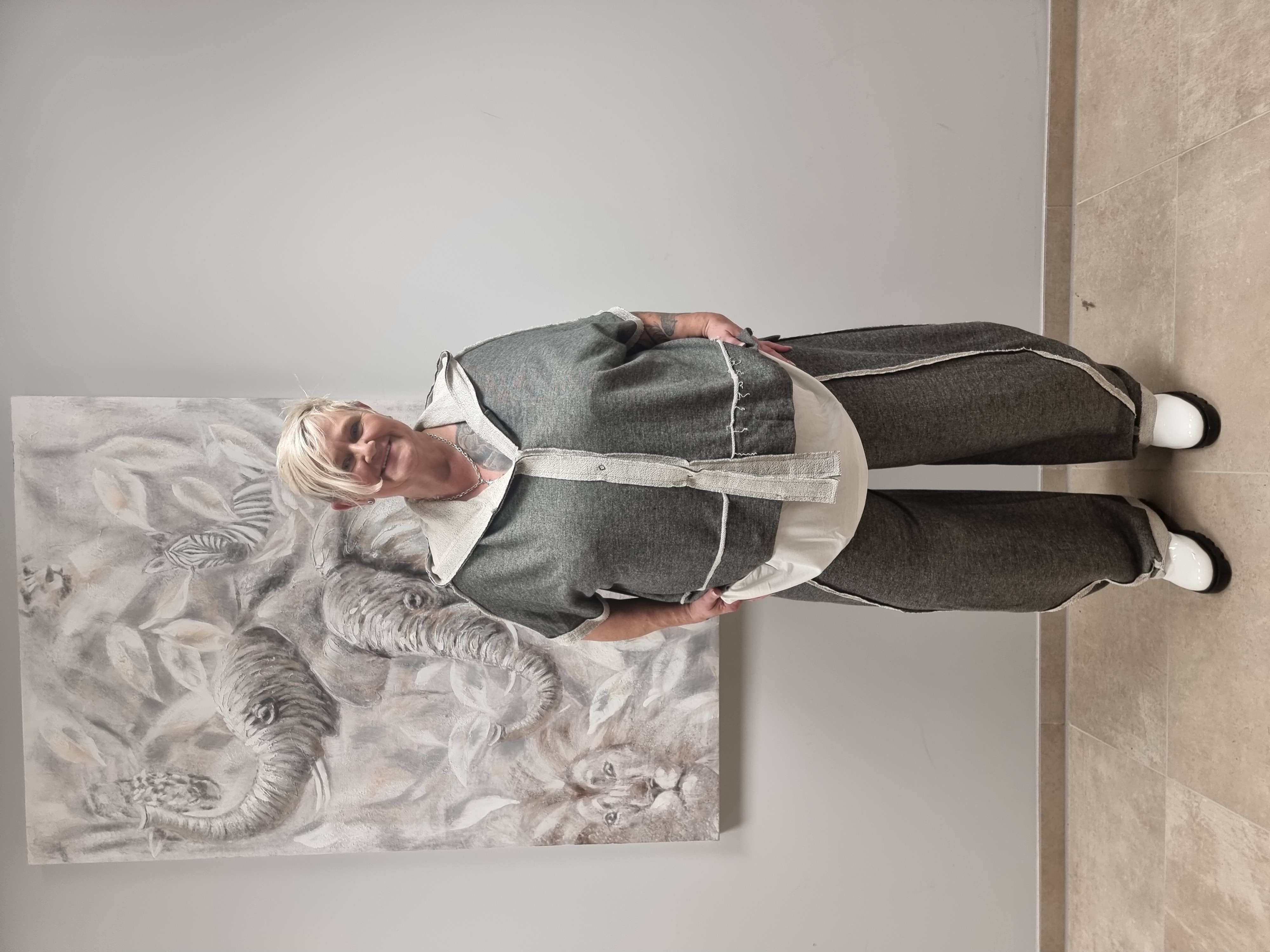 Zweiteiler von CN-G mit Überwurf Jacke und Ballonhose aus Sweatmaterial in Onesize