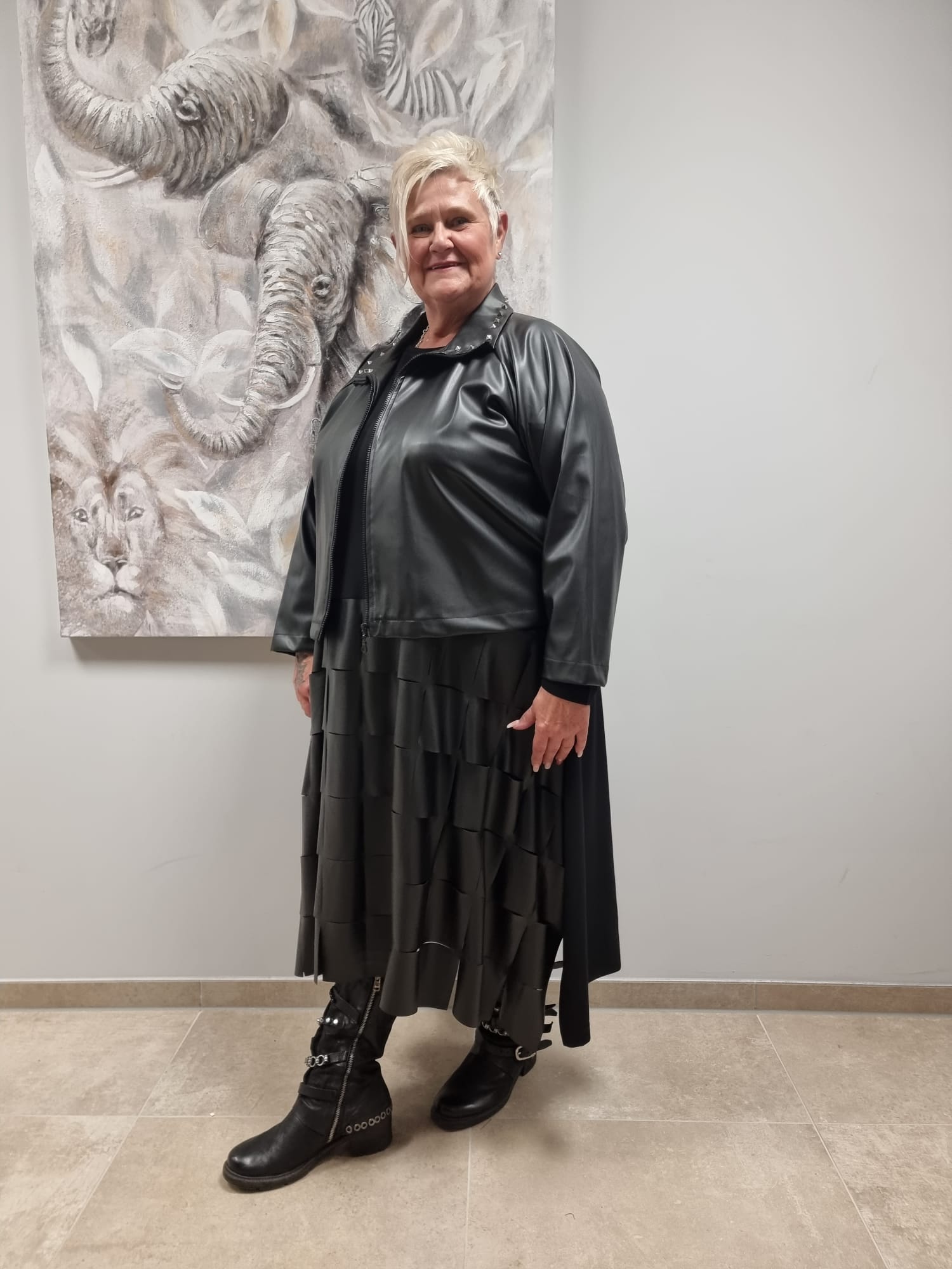 Kurzjacke aus veganem Leder von CN-G in 4 Größen mit Nieten bis Gr 58/60