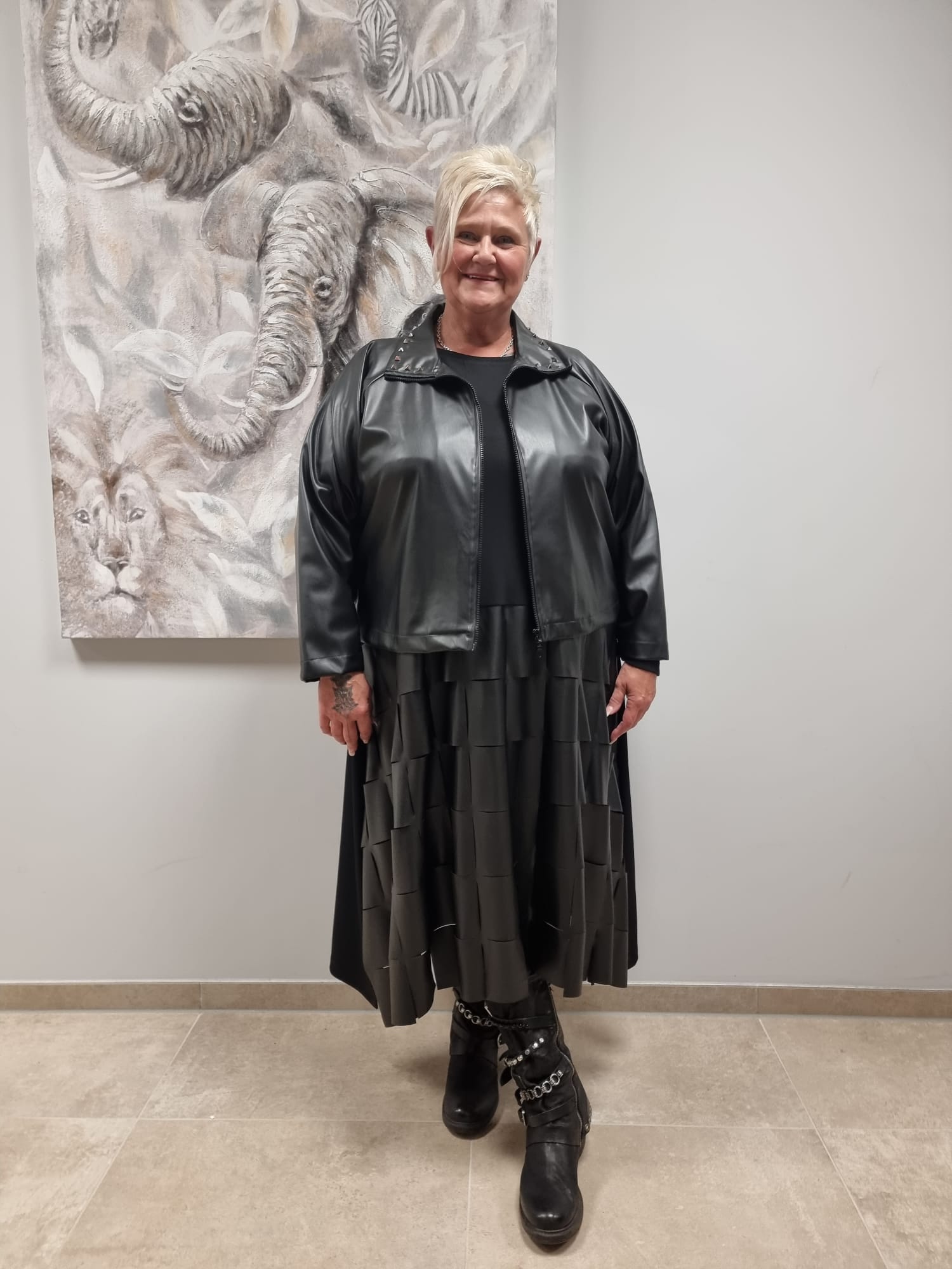 Kurzjacke aus veganem Leder von CN-G in 4 Größen mit Nieten bis Gr 58/60