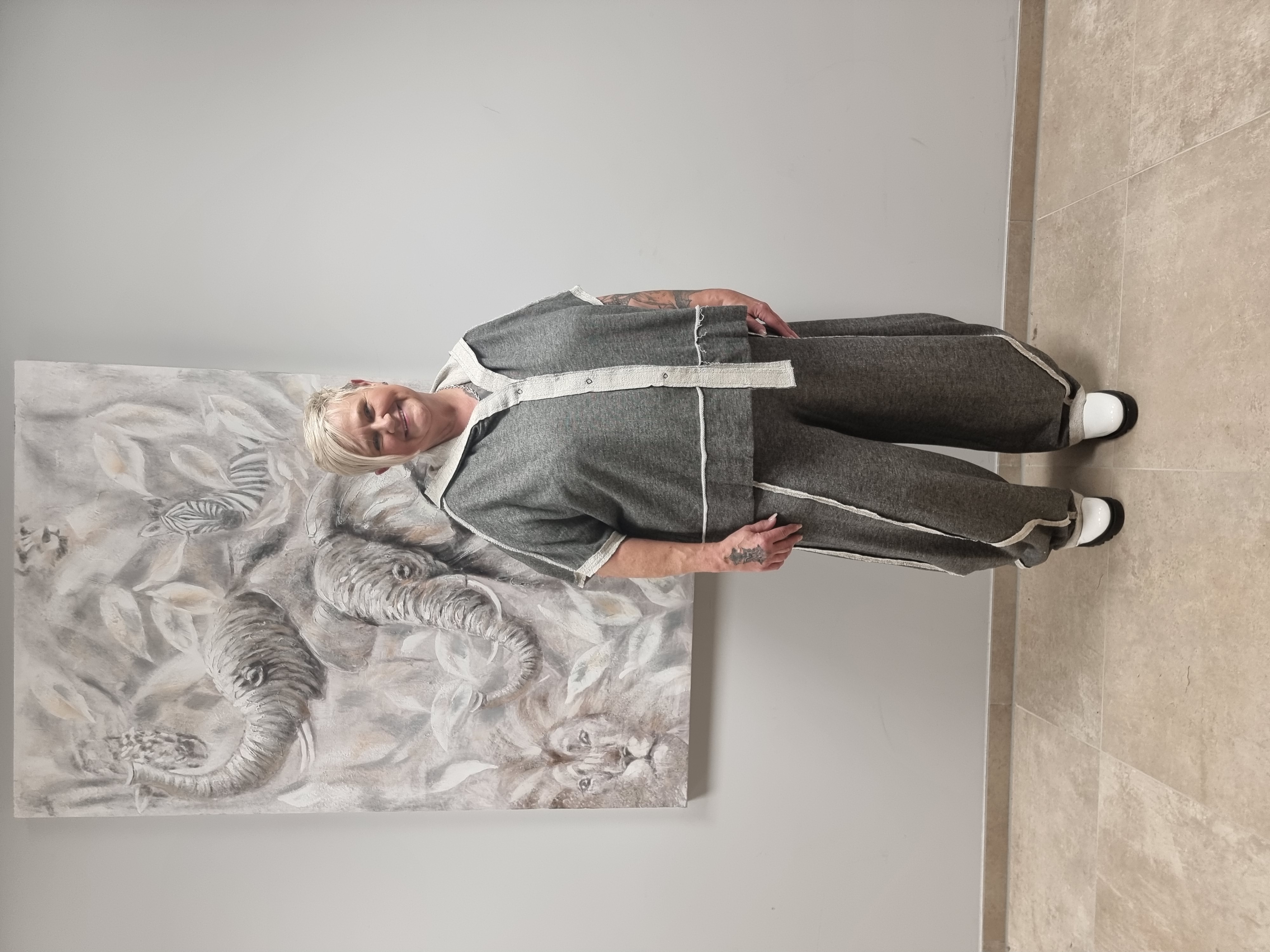 Zweiteiler von CN-G mit Überwurf Jacke und Ballonhose aus Sweatmaterial in Onesize