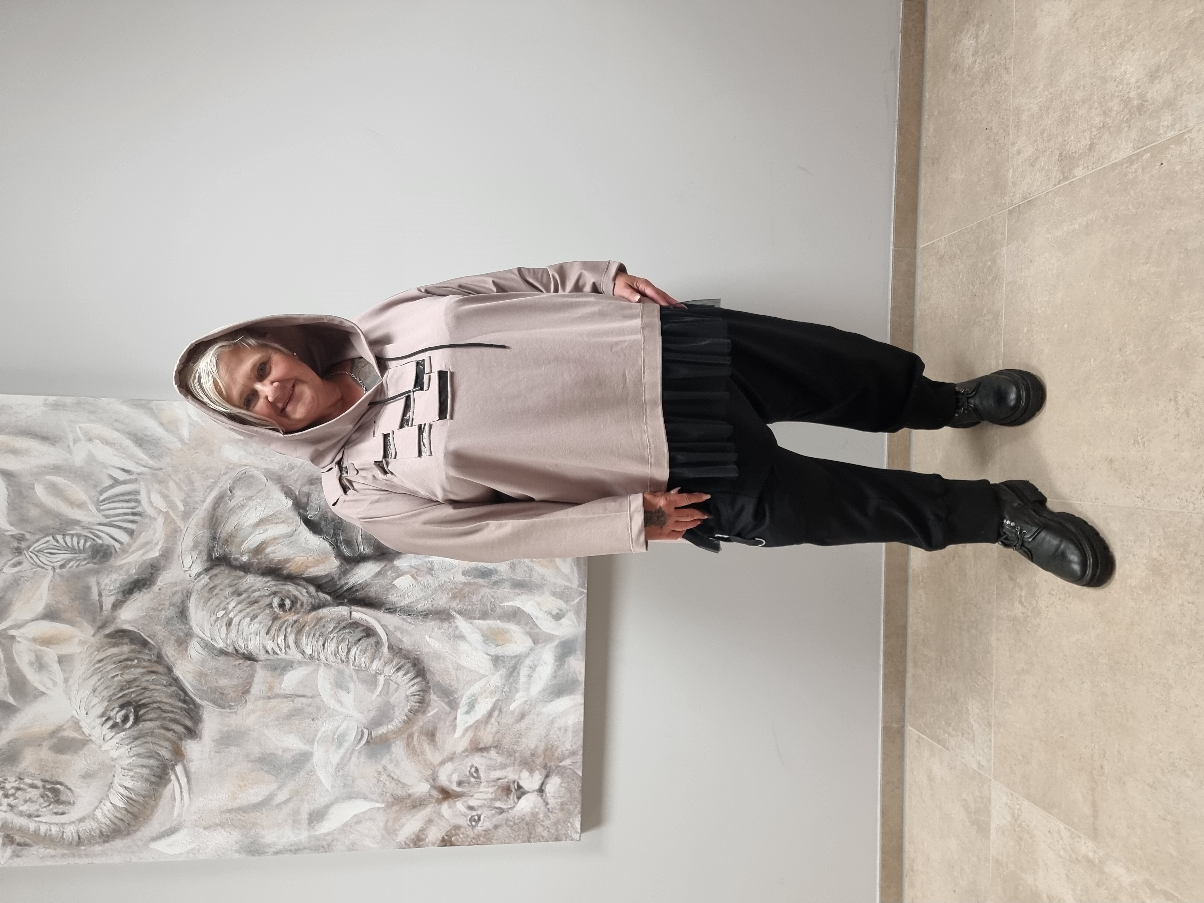 Hoodie mit Kapuze von CN-G in 4 Farben, 3 Größen bis Gr 58/60 mit Tülleinsätzen