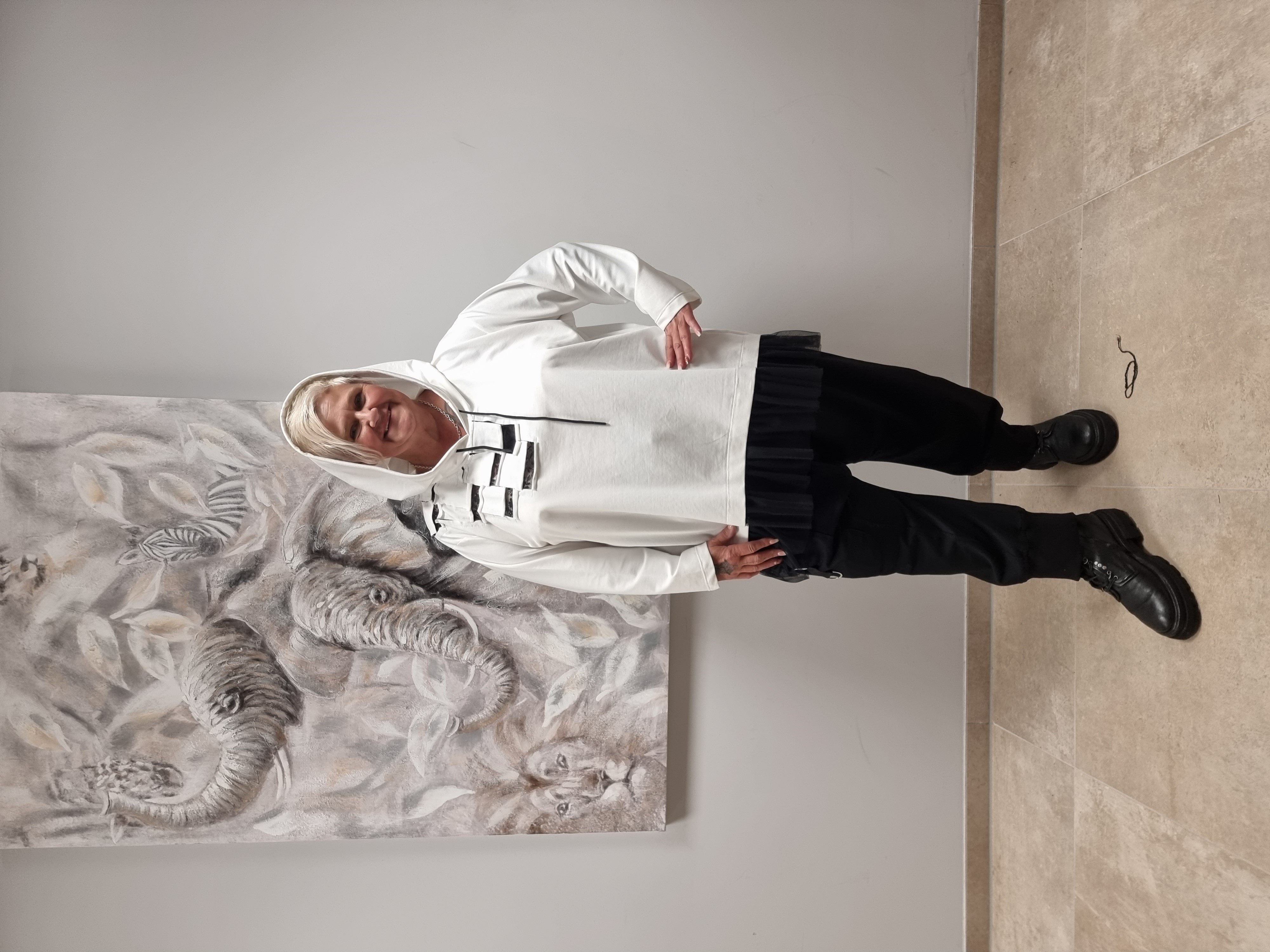 Hoodie mit Kapuze von CN-G in 4 Farben, 3 Größen bis Gr 58/60 mit Tülleinsätzen