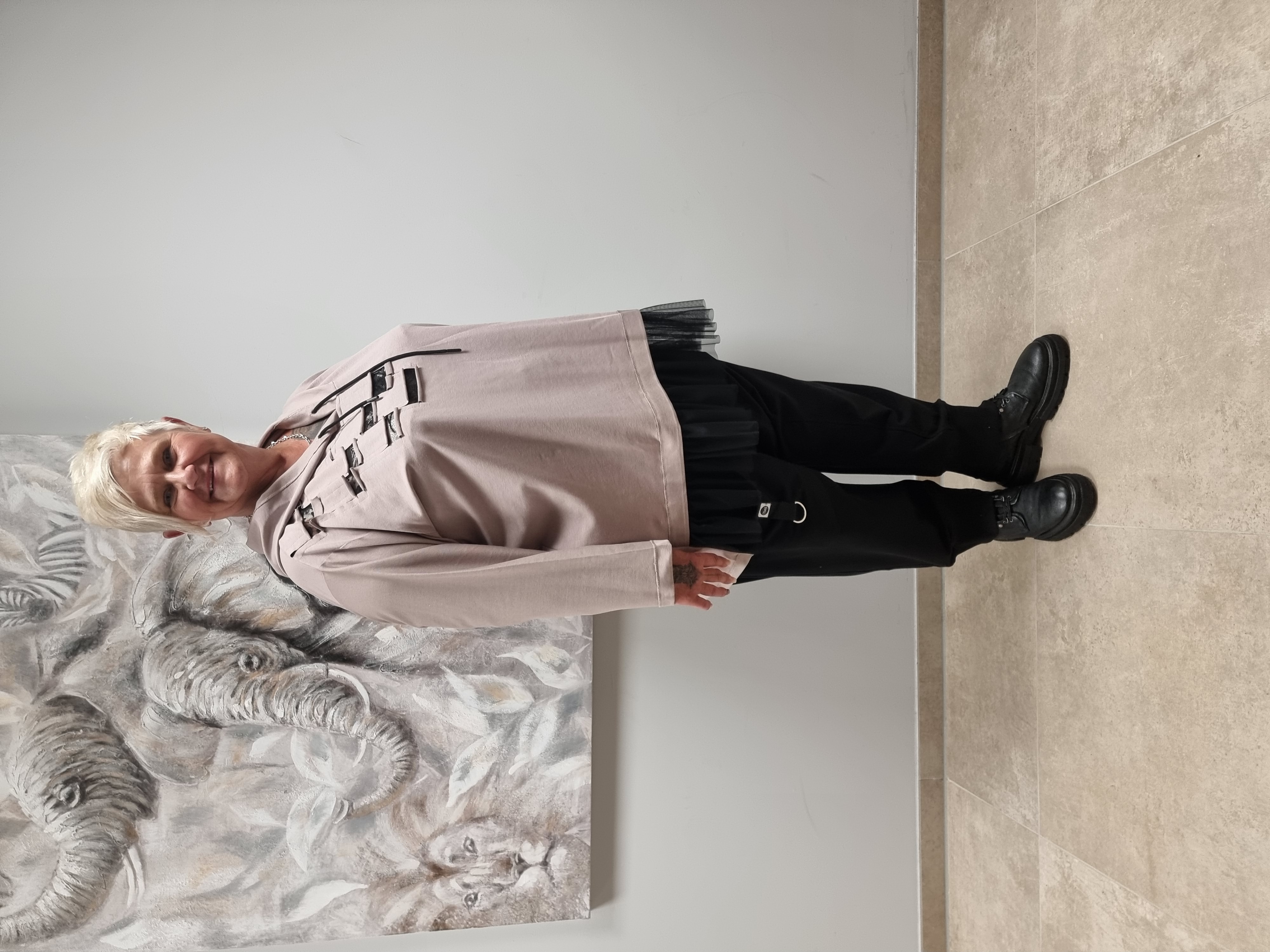 Hoodie mit Kapuze von CN-G in 4 Farben, 3 Größen bis Gr 58/60 mit Tülleinsätzen