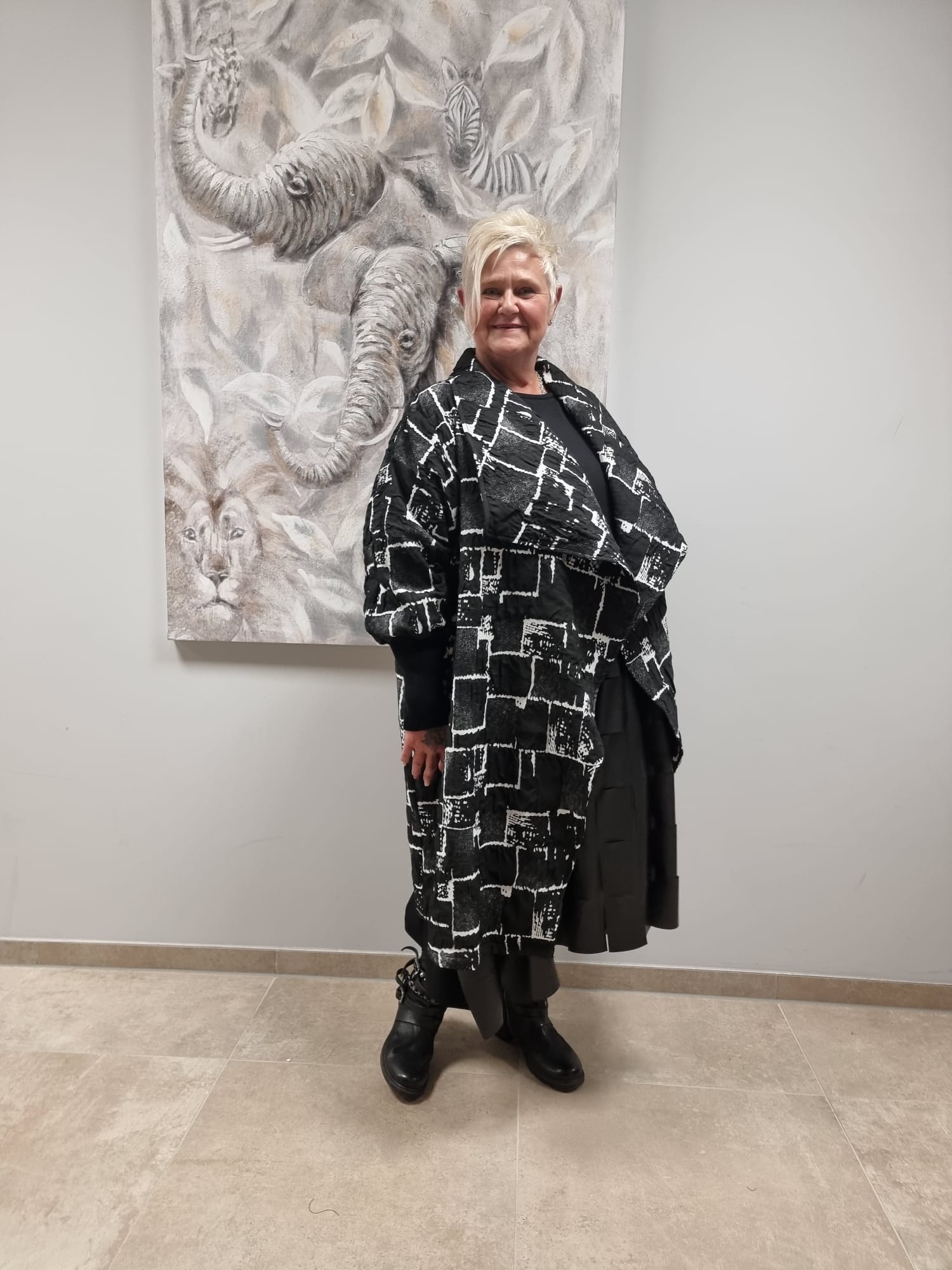 Mädchenglück Jacke Mantel Überwurf in 2 Größen bis Gr 64 in Schwarz Weiß