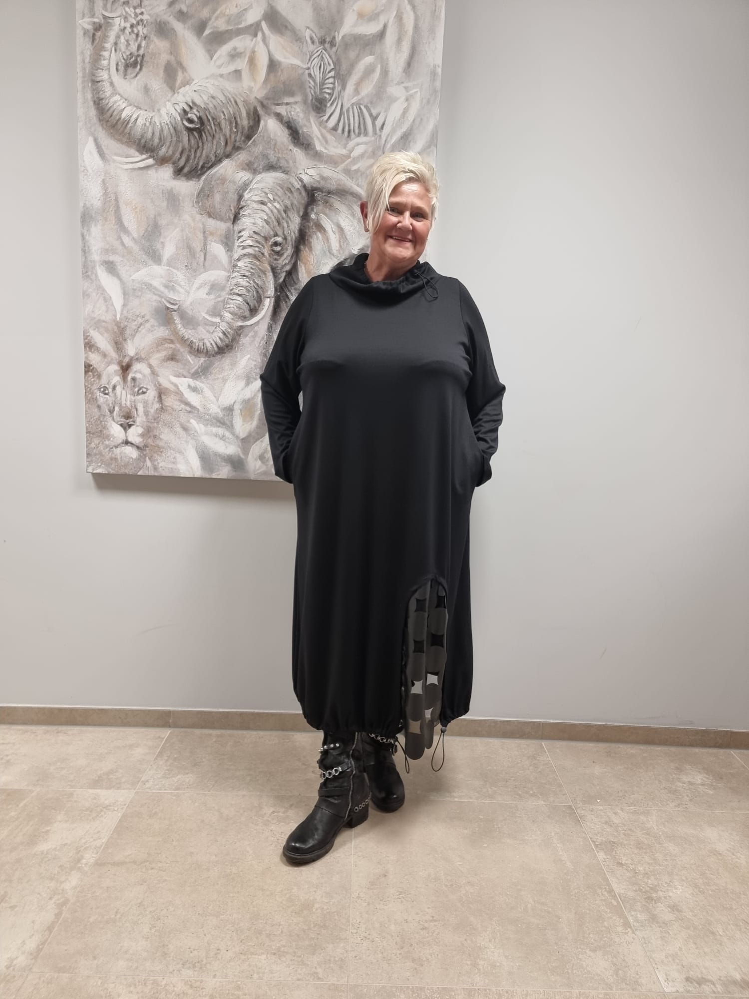 Kleid von CN-G in 4 Größen bis Größe 60 mit Lederlook Applikation am Saum