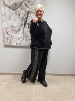 Zweiteiler aus Nicki mit Kapuzenhoodie und Marlene Hose  bis Gr 58/60