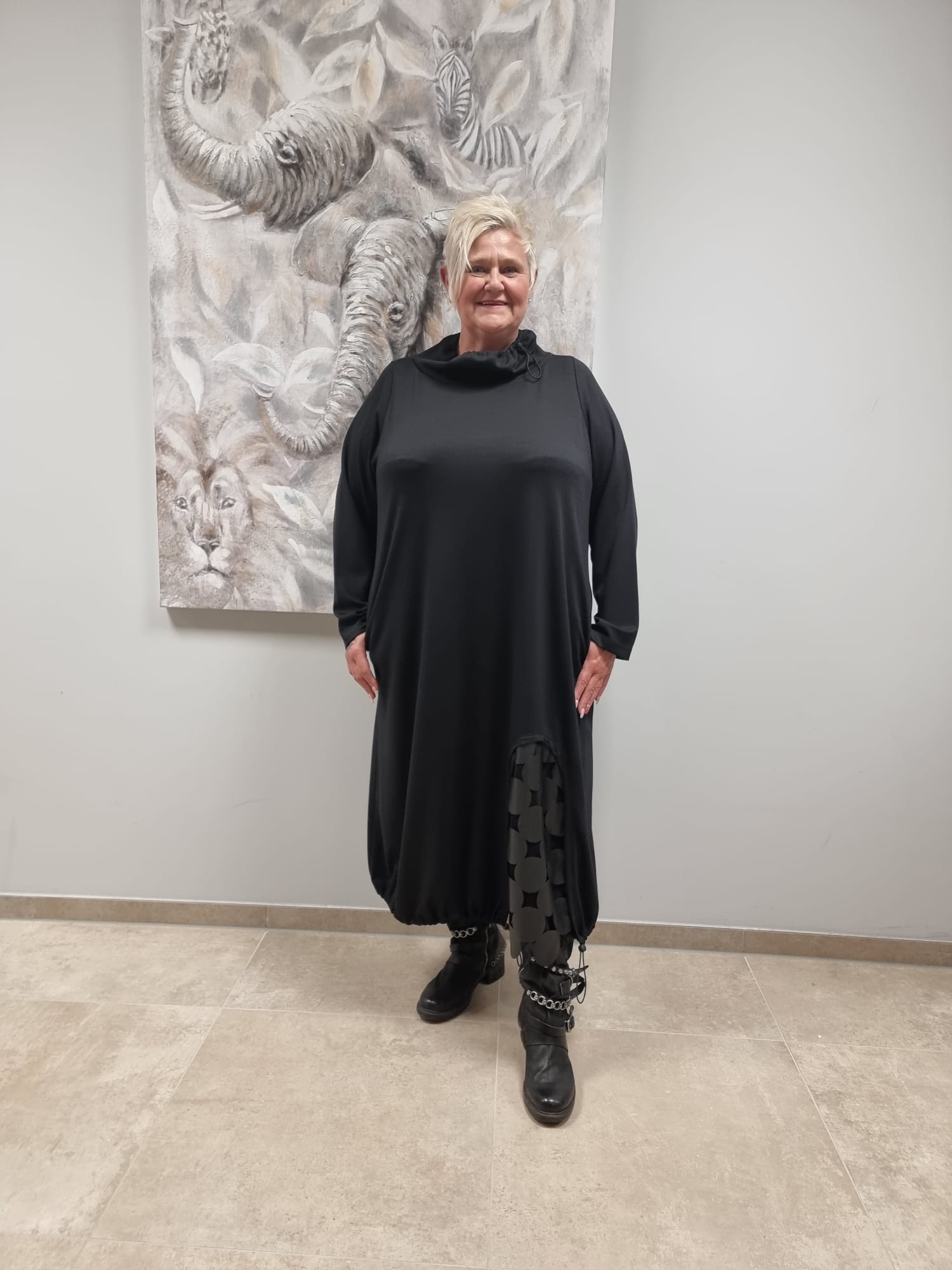 Kleid von CN-G in 4 Größen bis Größe 60 mit Lederlook Applikation am Saum
