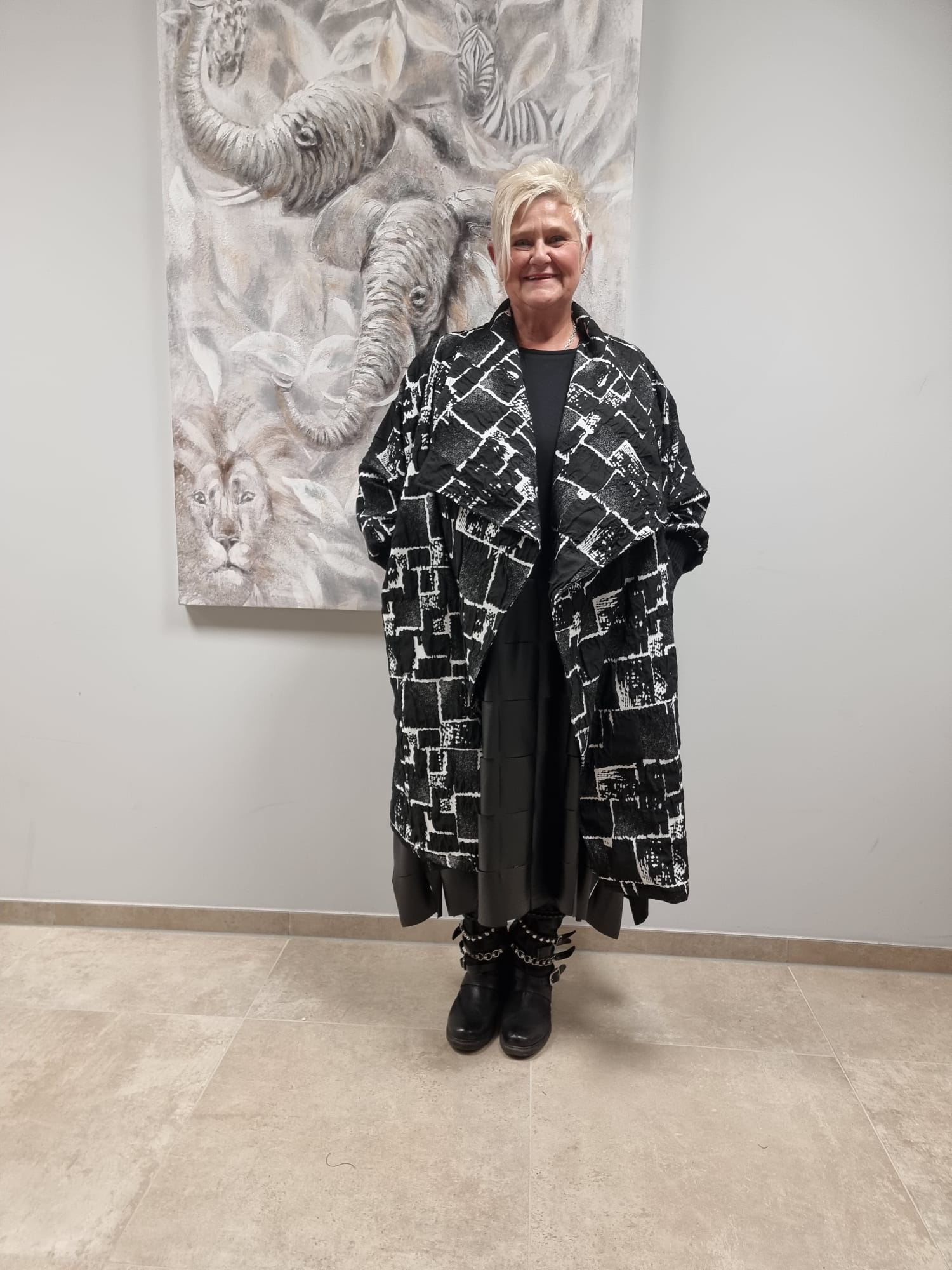 Mädchenglück Jacke Mantel Überwurf in 2 Größen bis Gr 64 in Schwarz Weiß