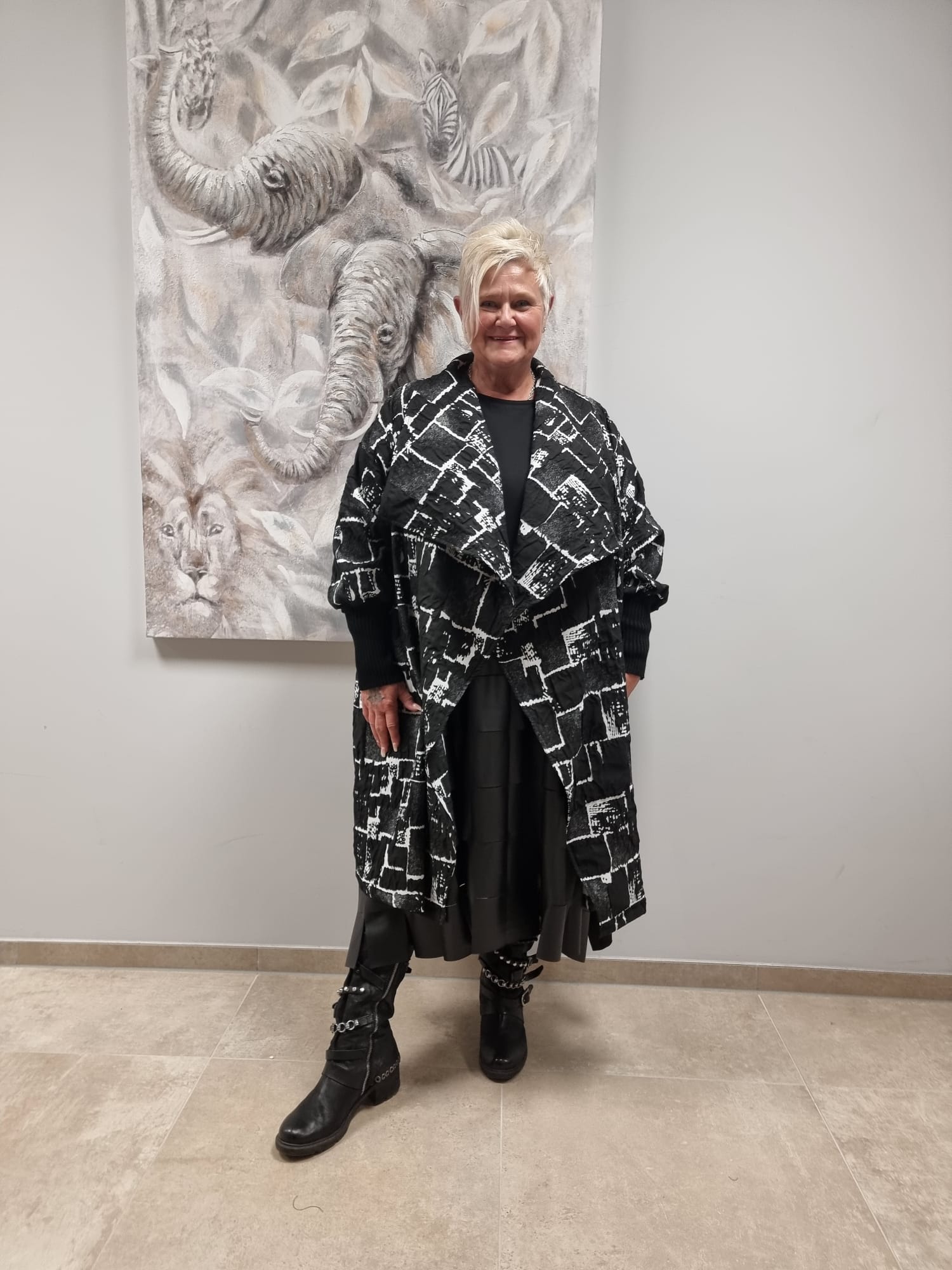 Mädchenglück Jacke Mantel Überwurf in 2 Größen bis Gr 64 in Schwarz Weiß