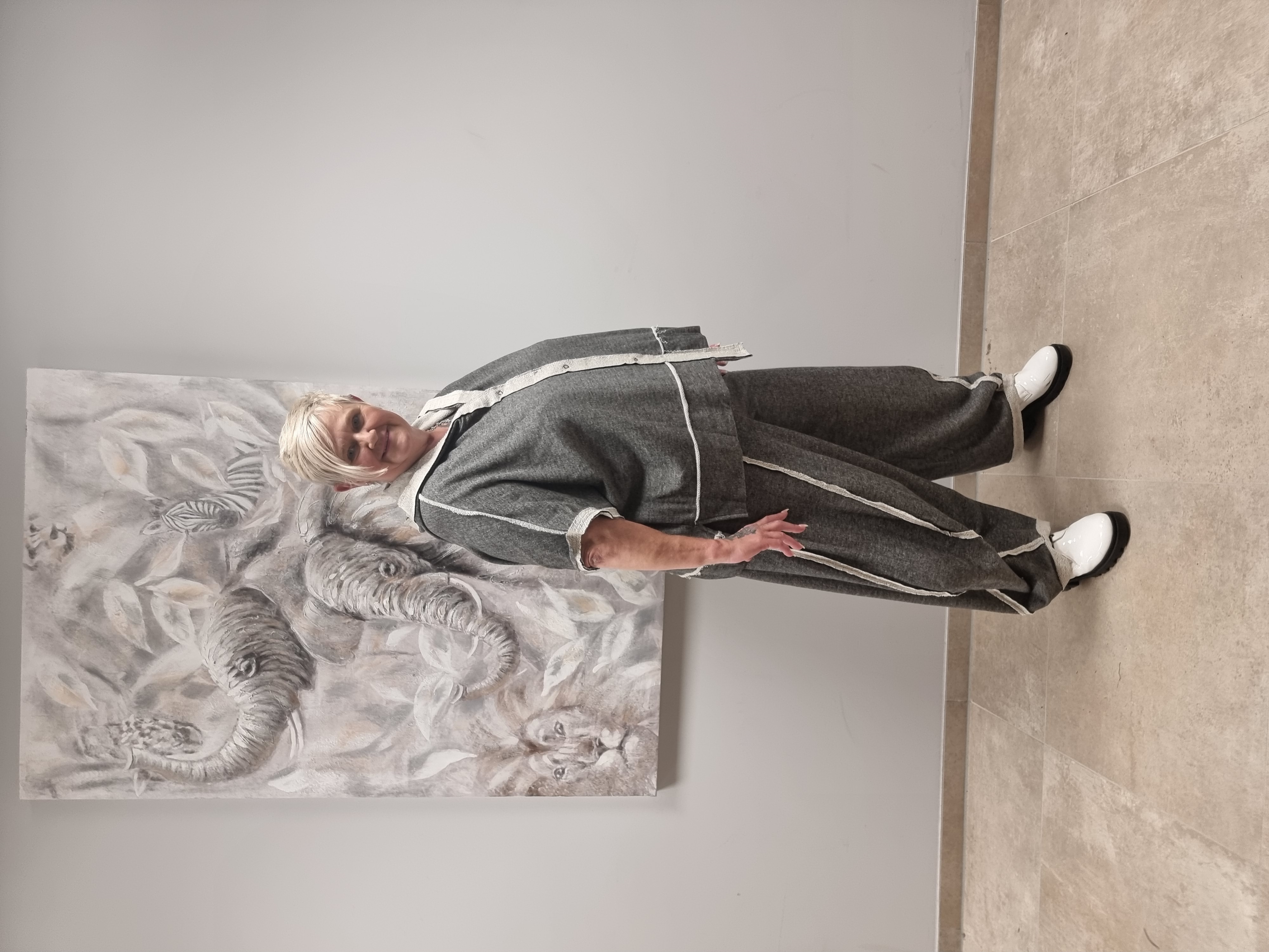 Zweiteiler von CN-G mit Überwurf Jacke und Ballonhose aus Sweatmaterial in Onesize