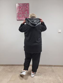 Hoodie mit Kapuze von CN-G in Schwarz mit Taft Memory Einsätzen bis Größe 50/52