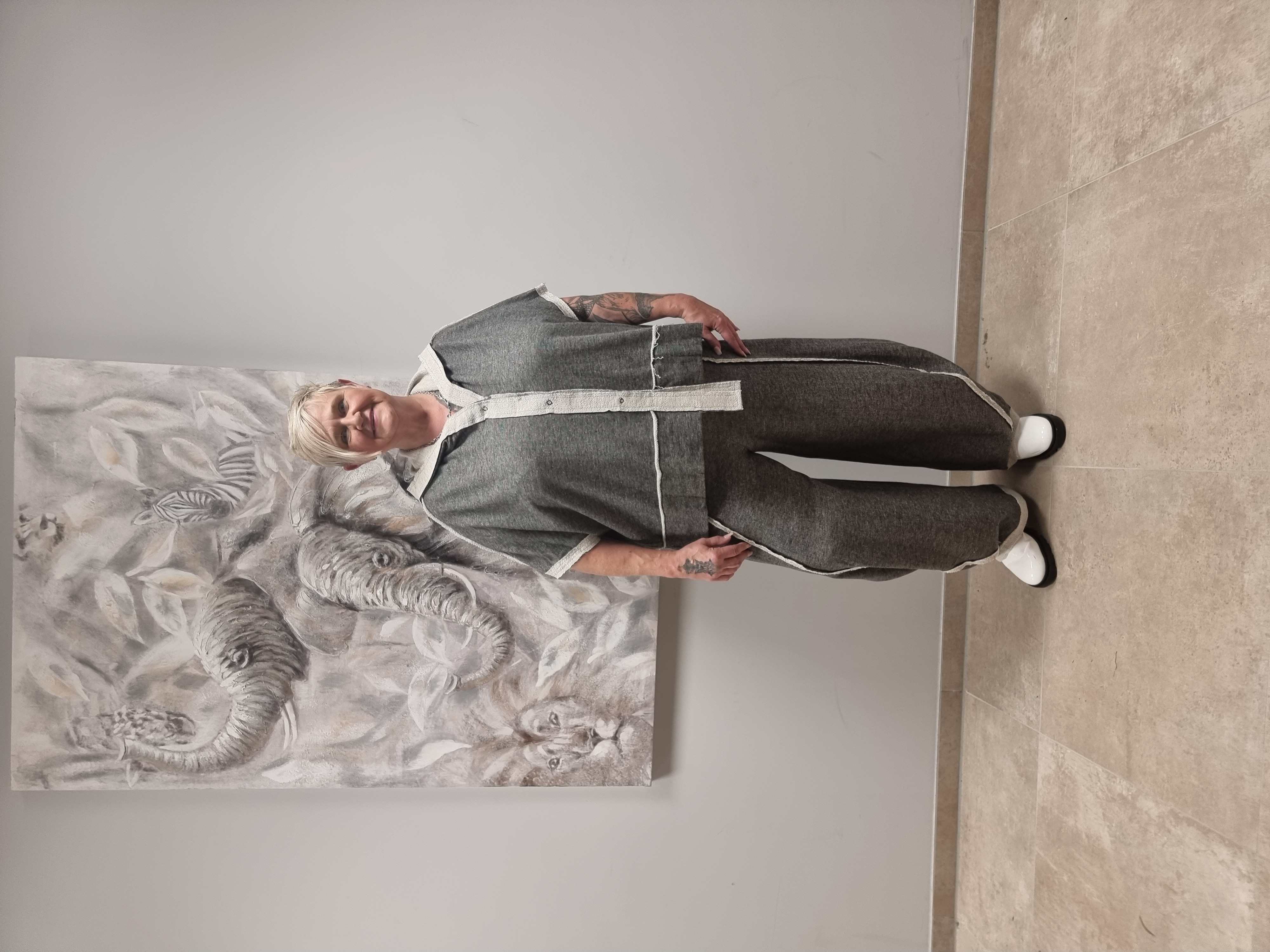 Zweiteiler von CN-G mit Überwurf Jacke und Ballonhose aus Sweatmaterial in Onesize