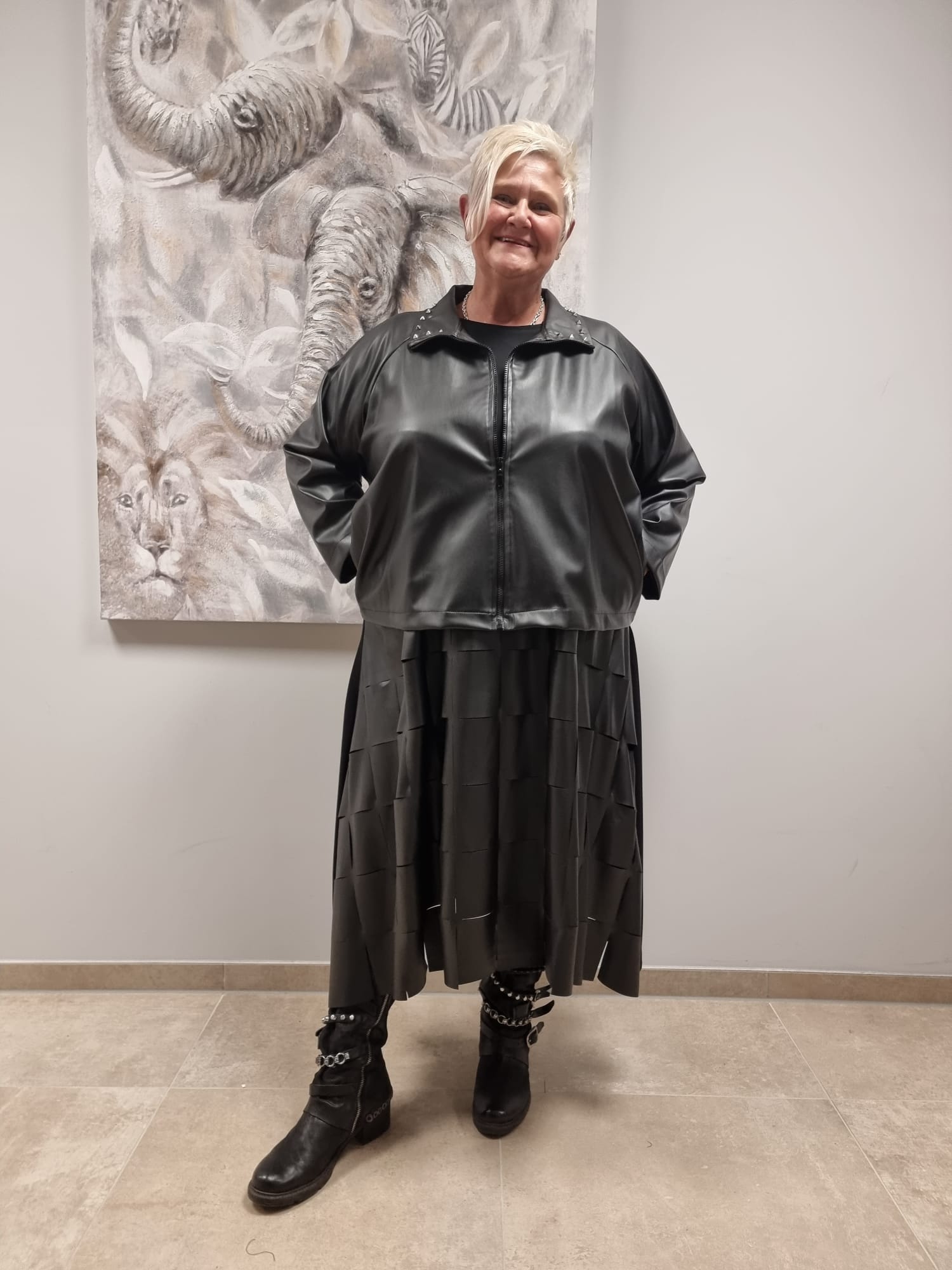 Kurzjacke aus veganem Leder von CN-G in 4 Größen mit Nieten bis Gr 58/60