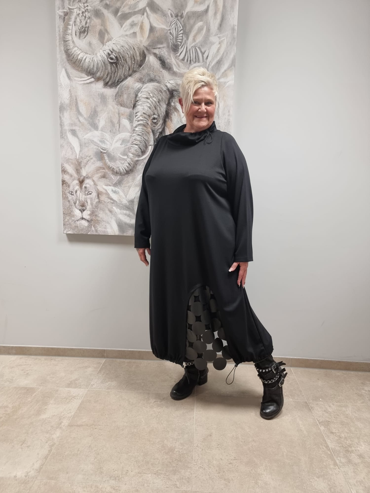Kleid von CN-G in 4 Größen bis Größe 60 mit Lederlook Applikation am Saum