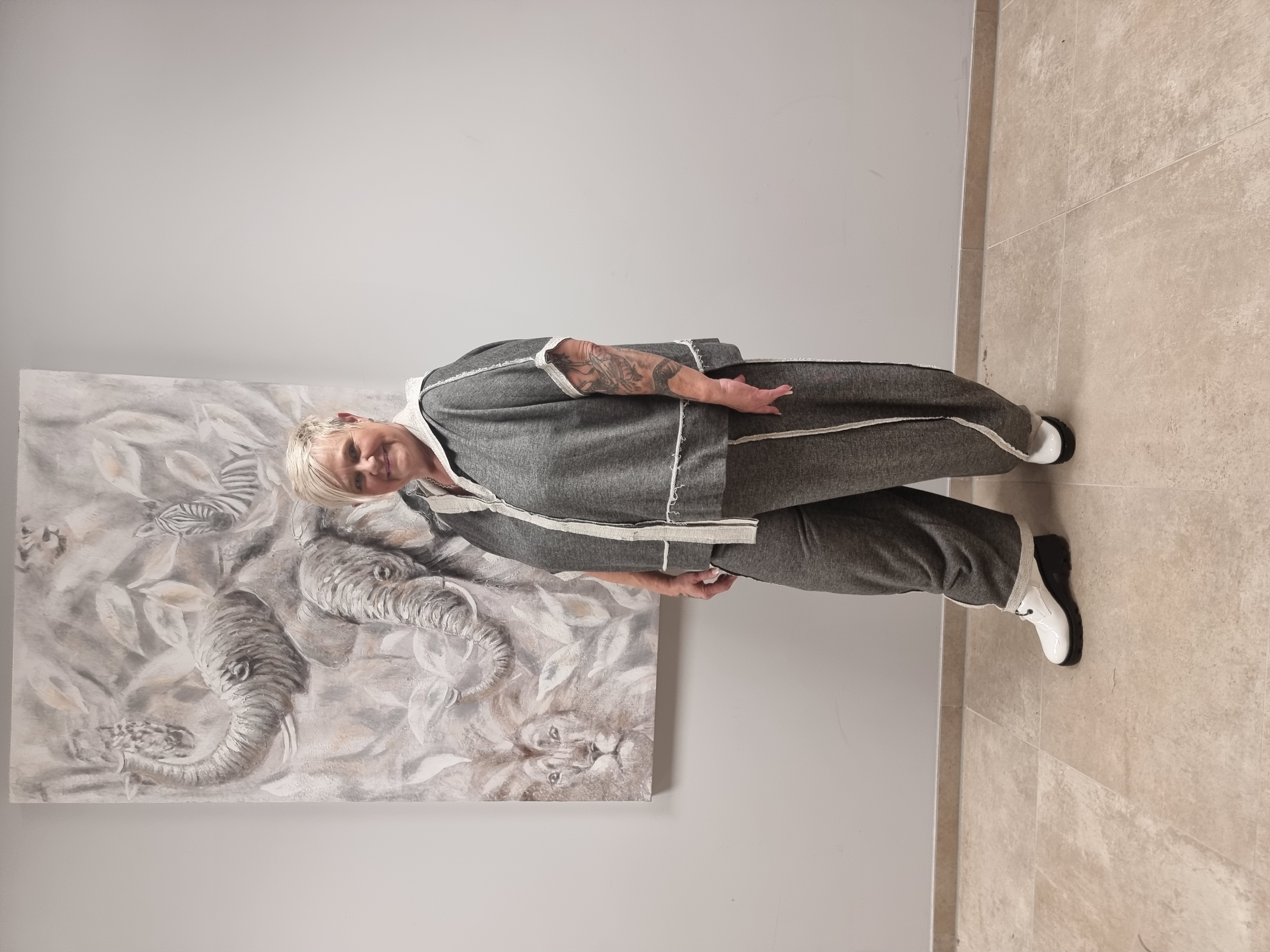 Zweiteiler von CN-G mit Überwurf Jacke und Ballonhose aus Sweatmaterial in Onesize