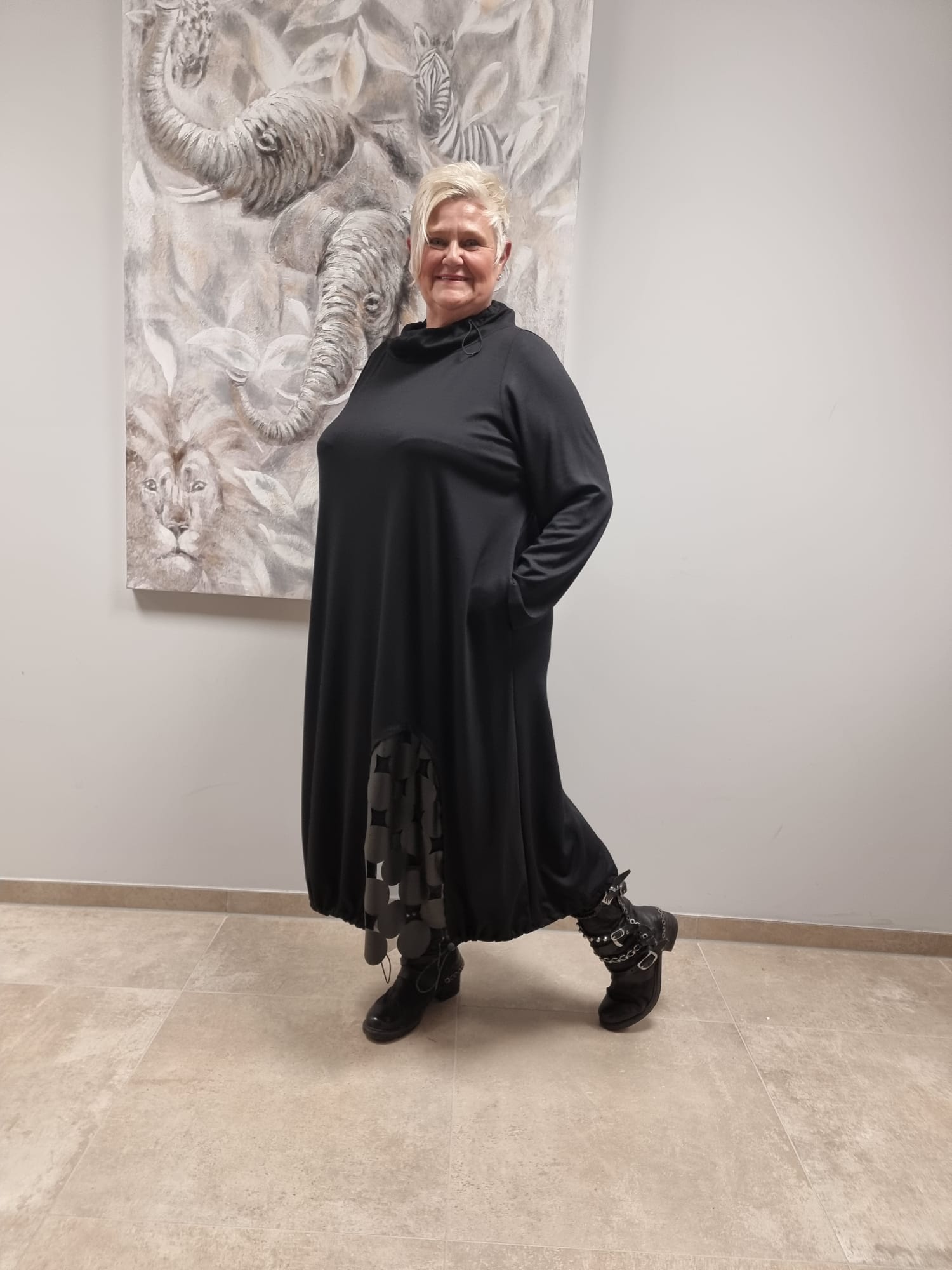 Kleid von CN-G in 4 Größen bis Größe 60 mit Lederlook Applikation am Saum