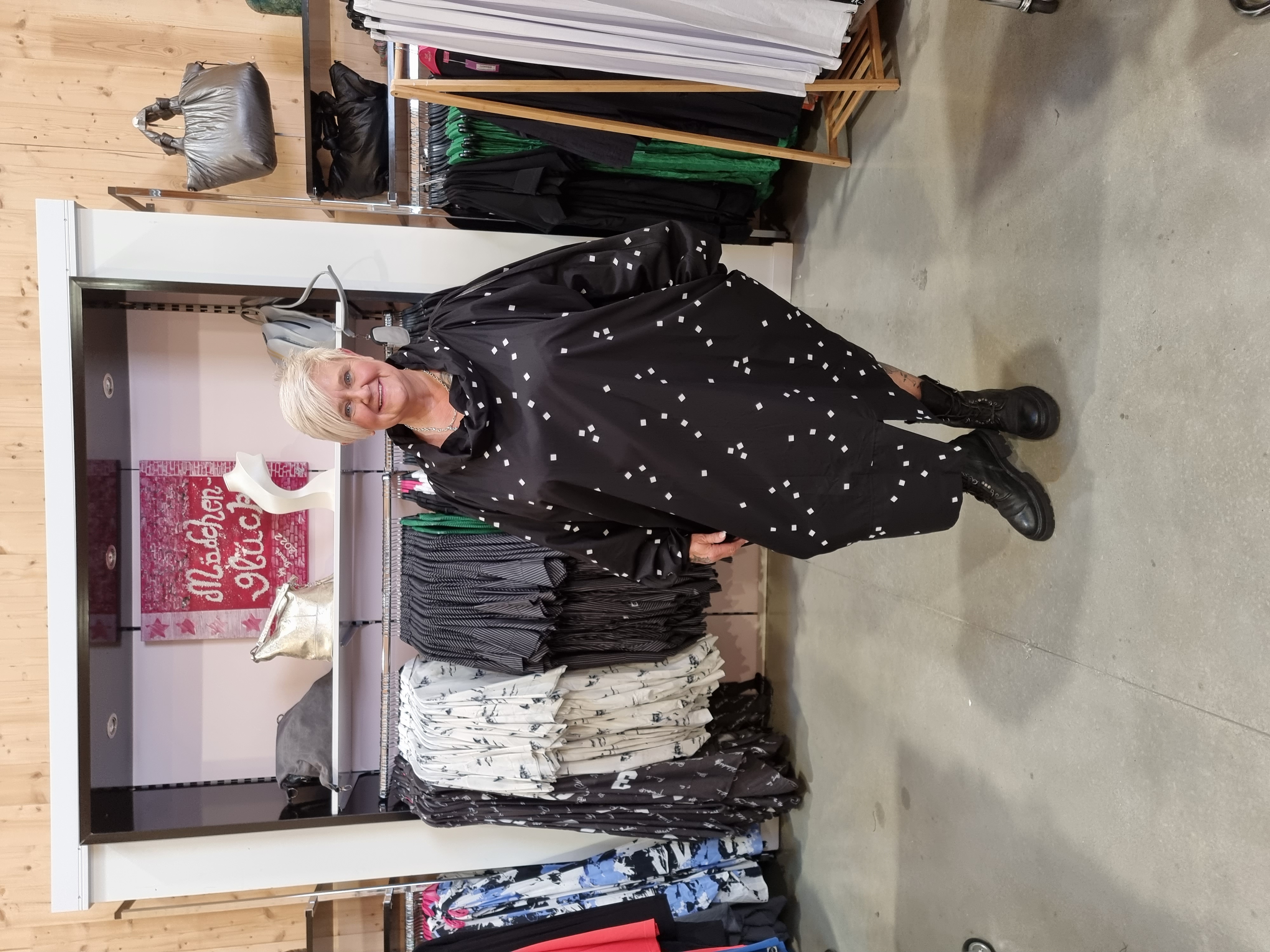 Kleid Tunika mit Cut Out in Schwarz Weiss mit Karo Design