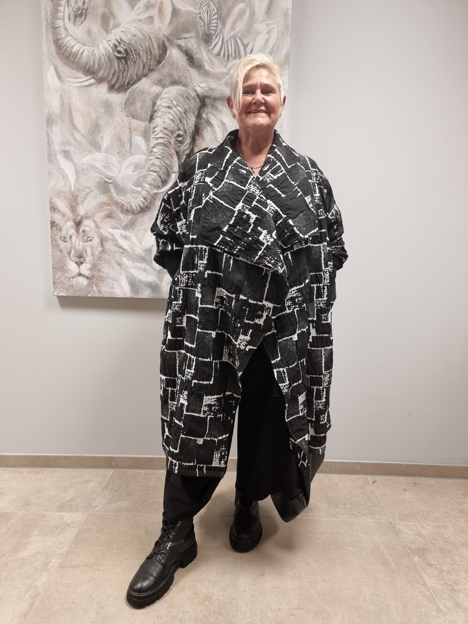 Mädchenglück Jacke Mantel Überwurf in 2 Größen bis Gr 64 in Schwarz Weiß