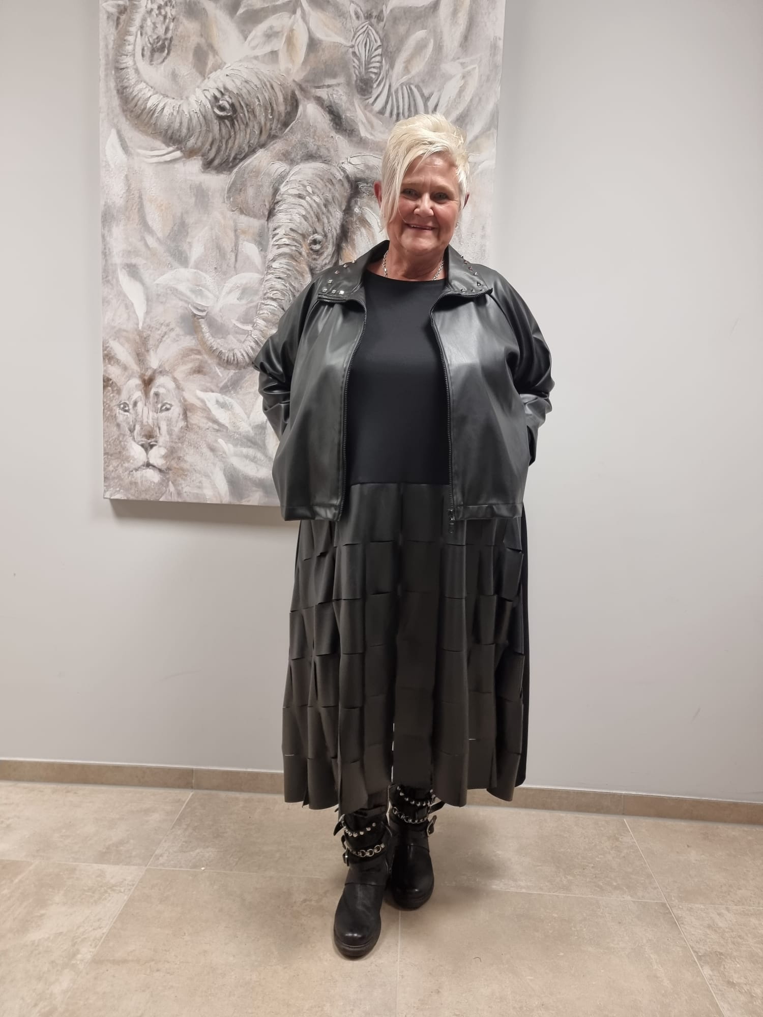 Kurzjacke aus veganem Leder von CN-G in 4 Größen mit Nieten bis Gr 58/60