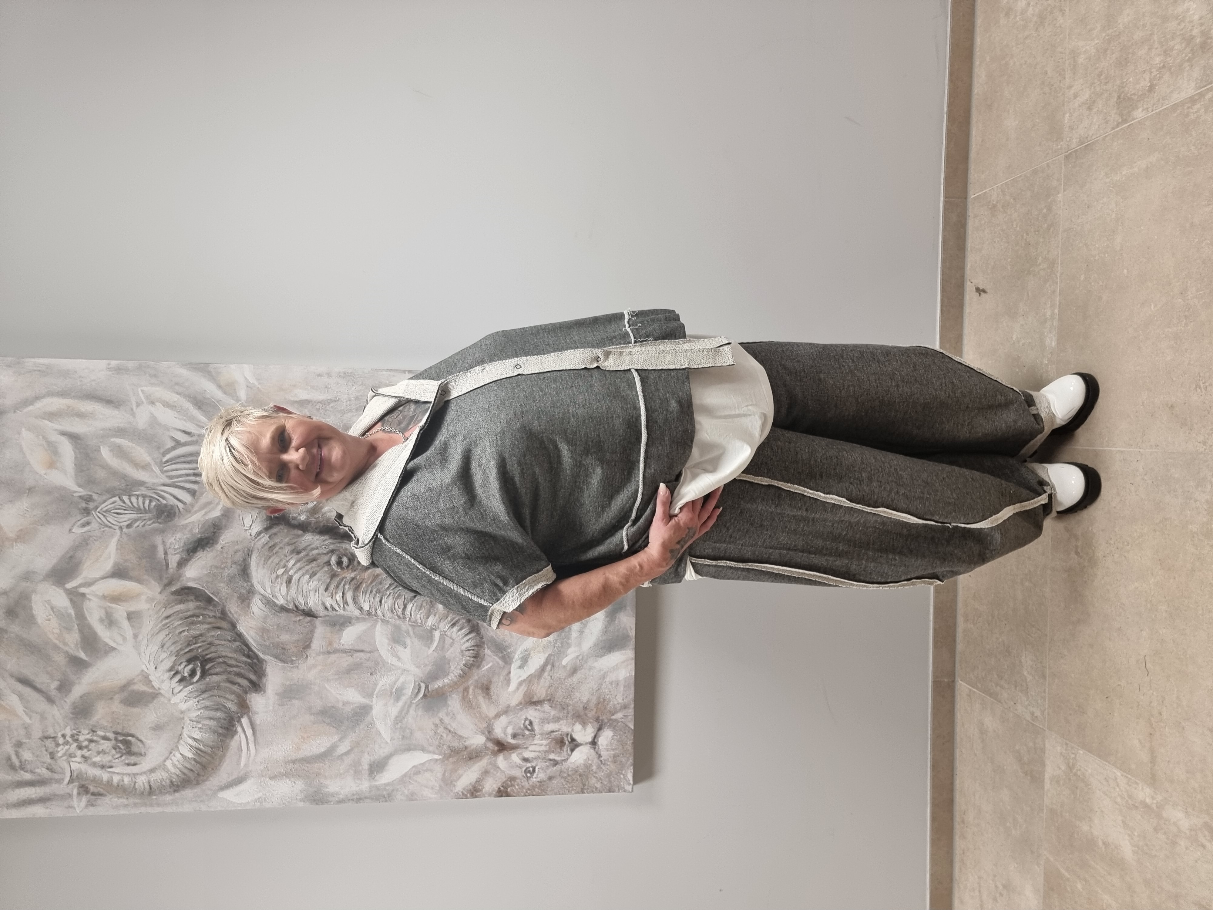 Zweiteiler von CN-G mit Überwurf Jacke und Ballonhose aus Sweatmaterial in Onesize