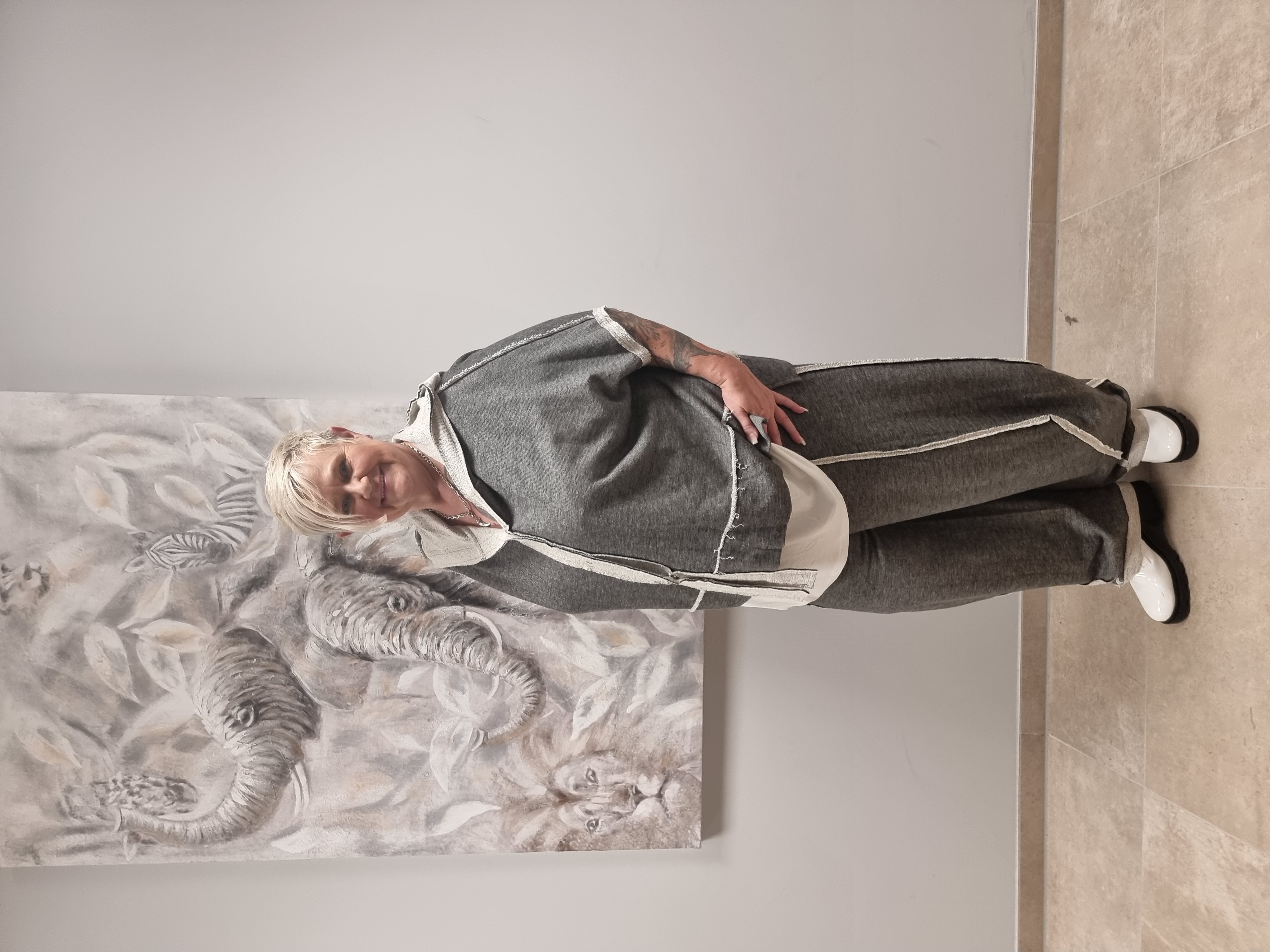 Zweiteiler von CN-G mit Überwurf Jacke und Ballonhose aus Sweatmaterial in Onesize