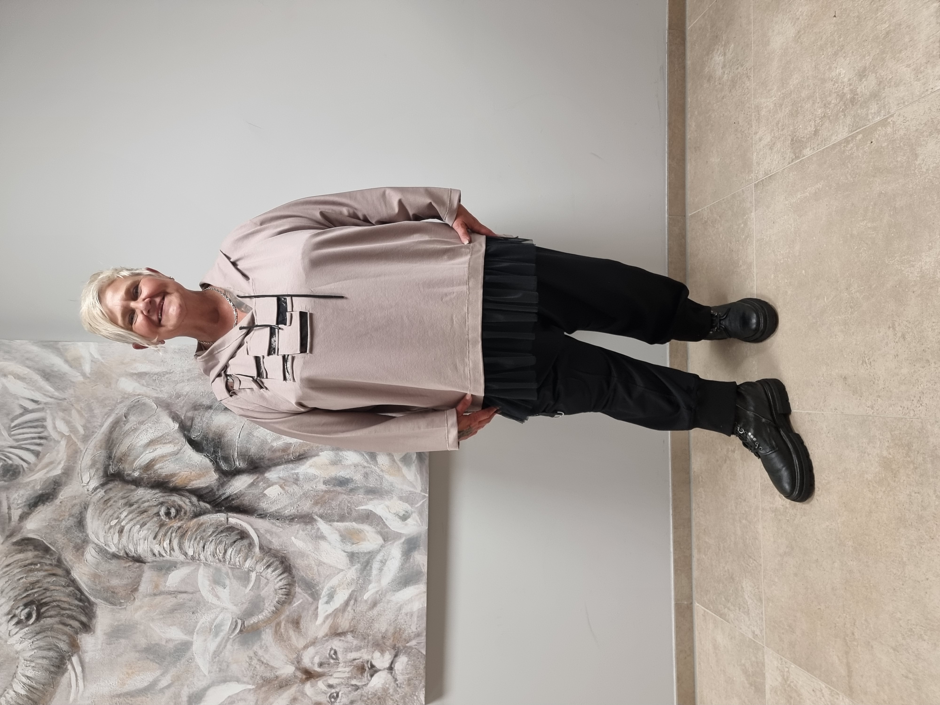 Hoodie mit Kapuze von CN-G in 4 Farben, 3 Größen bis Gr 58/60 mit Tülleinsätzen